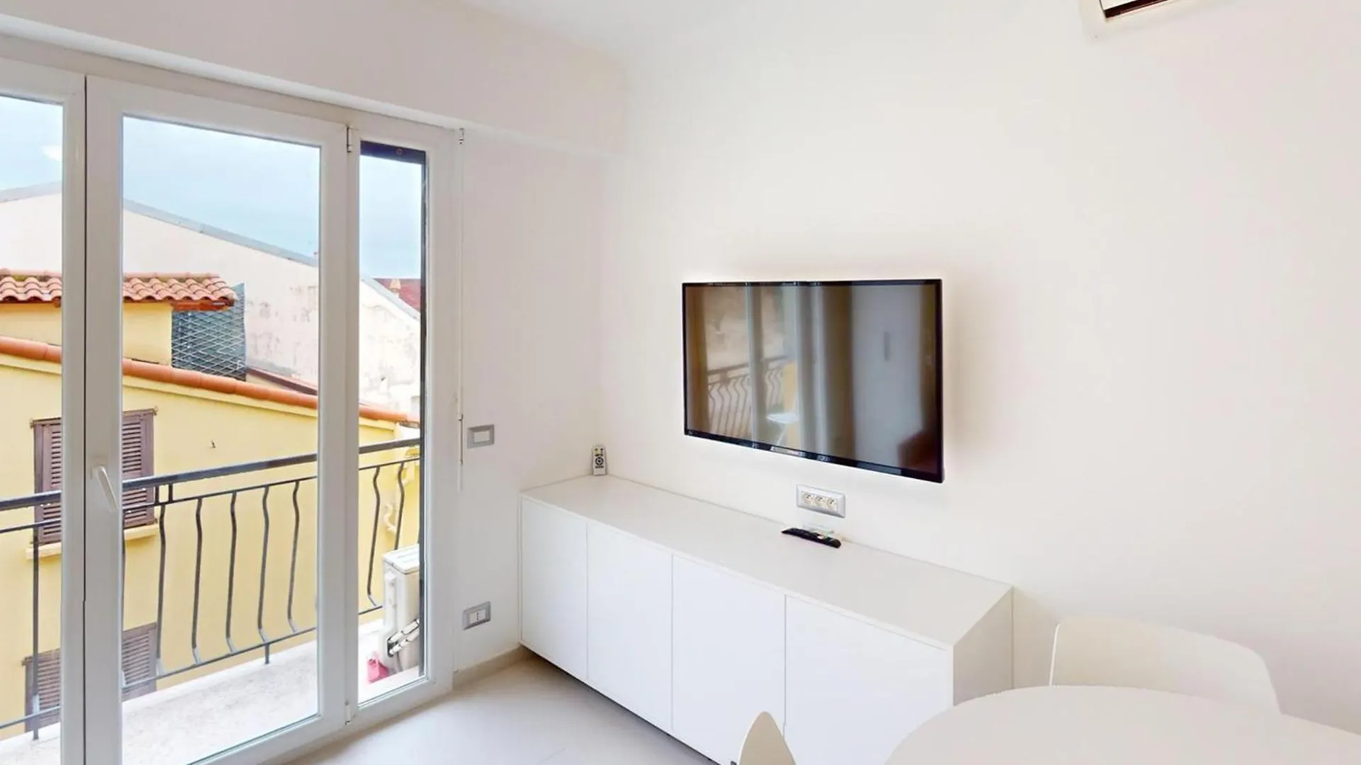 Studio Moderne Avec Balcon, Climatisation Et Wifi - Fr-1-196-214 Menton 0*,